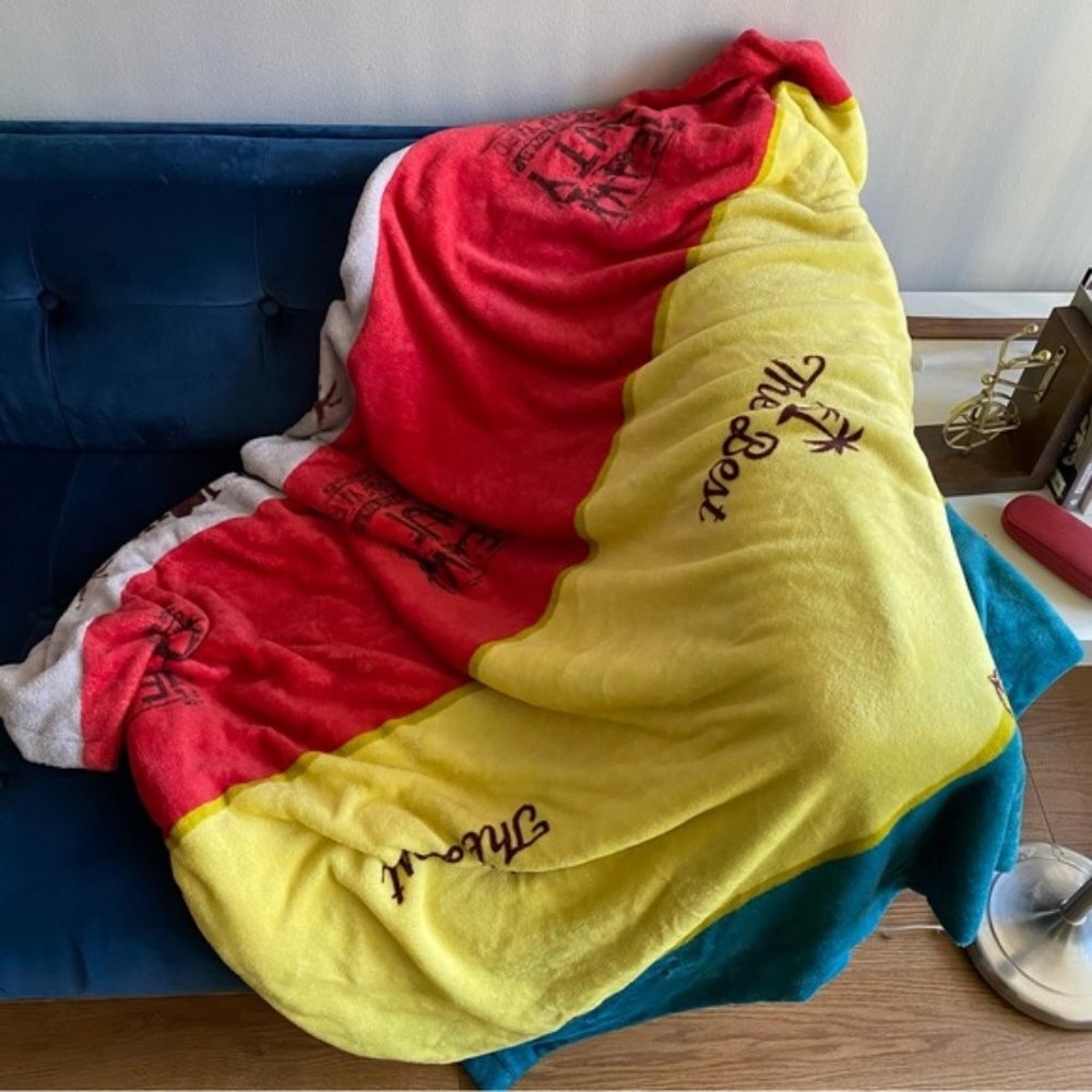 London Inspired Cozy Fleece Leg Warmer Blanket
